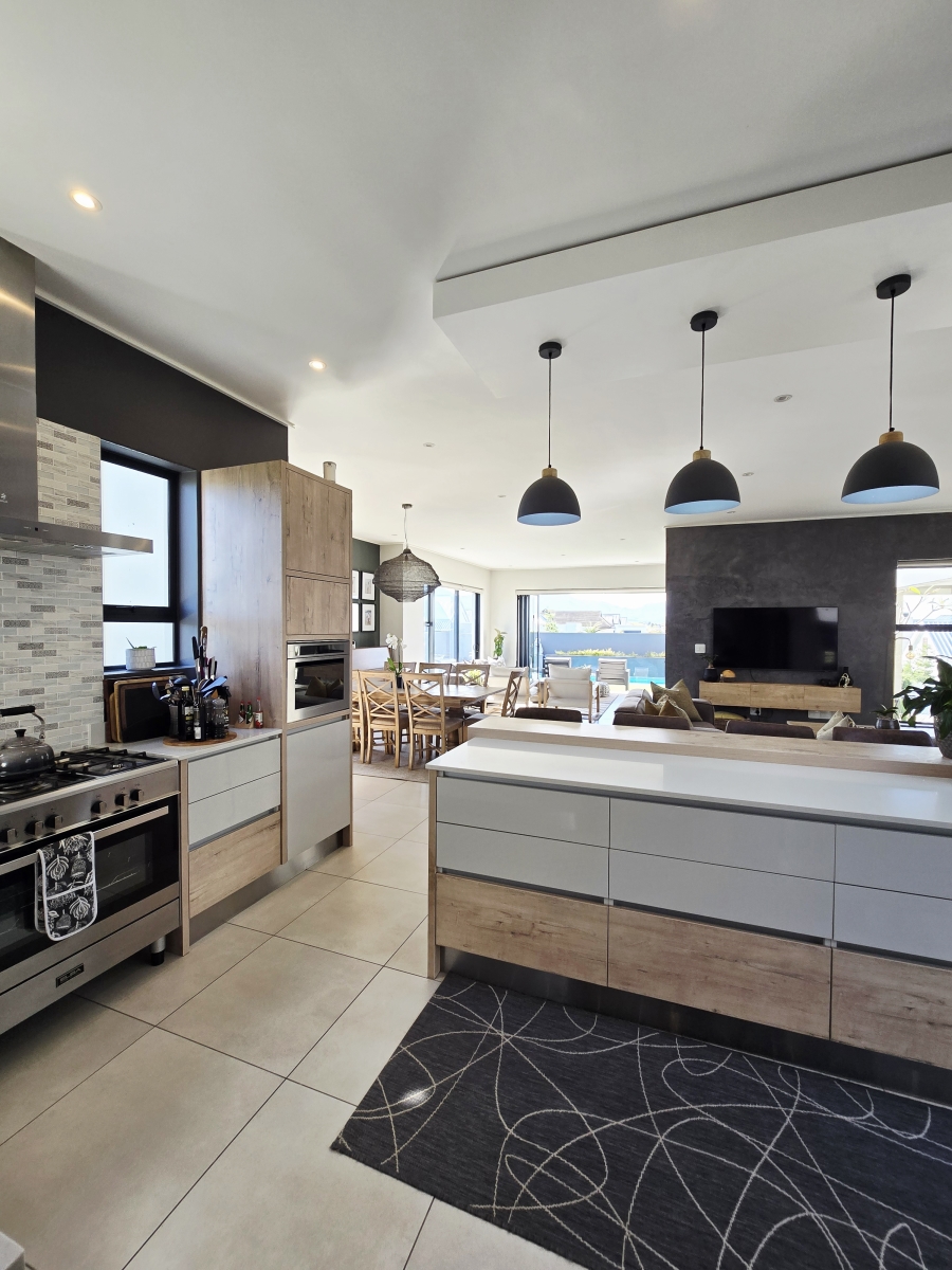 4 Bedroom Property for Sale in Kingswood Golf Estate Western Cape